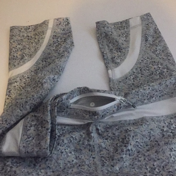 Lululemon capris inspire crop size 8 yoga fitness - Picture 3 of 4